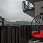 Montis Charming Retreat With View شقة