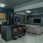 شقة Montis Charming Retreat With View